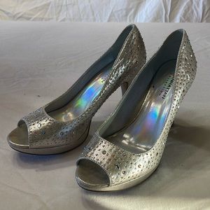 Manhattan Collection Elegant Heels Size 8.5